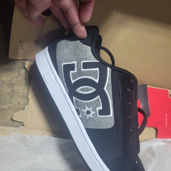 Men's DC Skateboarding Shoes - Picture 4 of 6